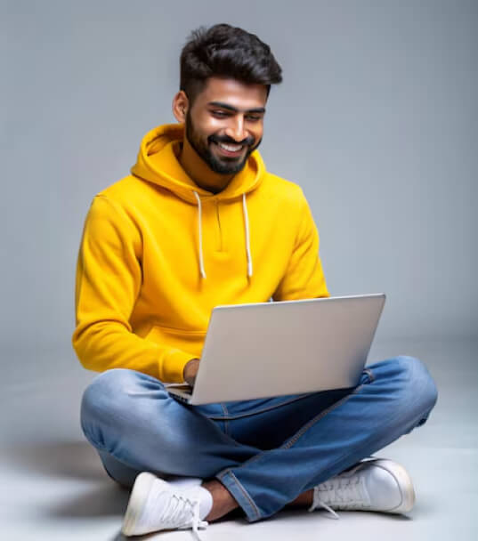 SocialHujra digital marketing team working together